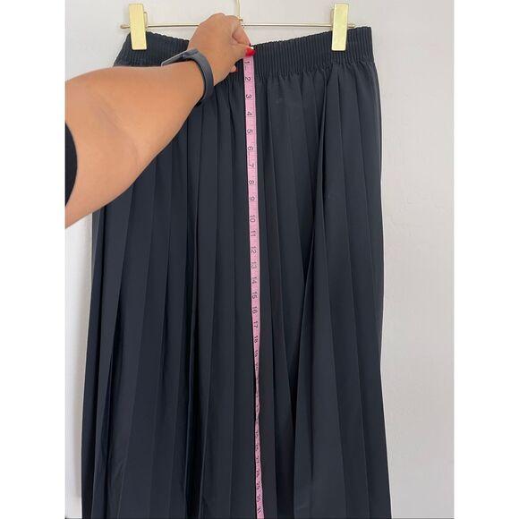 NIKE  24.7 PerfectStretch Women's Dri-FIT Pleated Skirt Size Medium NWT - Picture 3 of 10